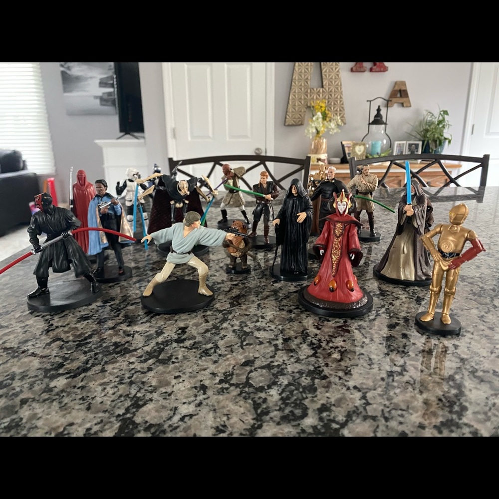 Star Wars (Discontinued) Collectible Figures